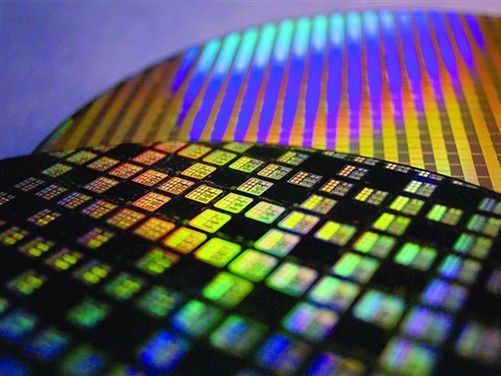 国产7纳米GPU芯片成功点亮，数据处理与存储支持服务迎来新机遇